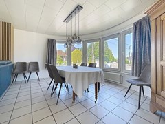 4f8d226bf716411e8e135edfce6d9b64.jpg
